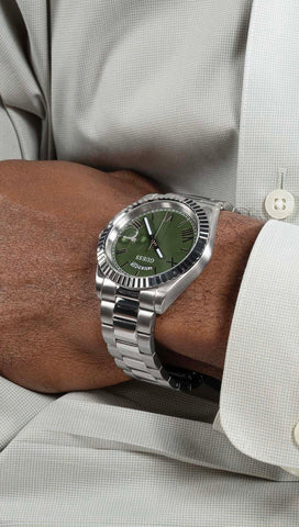 Reloj Guess de hombre  Connoisseur color plata con carátula verde