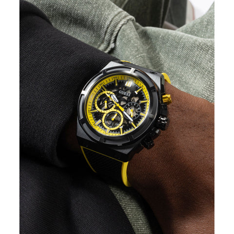 Reloj Guessde hombre Masterpiece color negro con amarillo