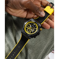 Reloj Guessde hombre Masterpiece color negro con amarillo