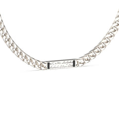 Collar Guess para Caballero Inscription en tono plateado